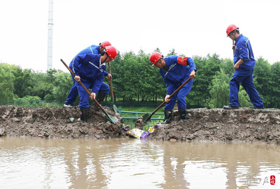 中國五冶集團陸翔路項目工地舉行防臺防汛搶險演練，筑牢道路建設安全防線